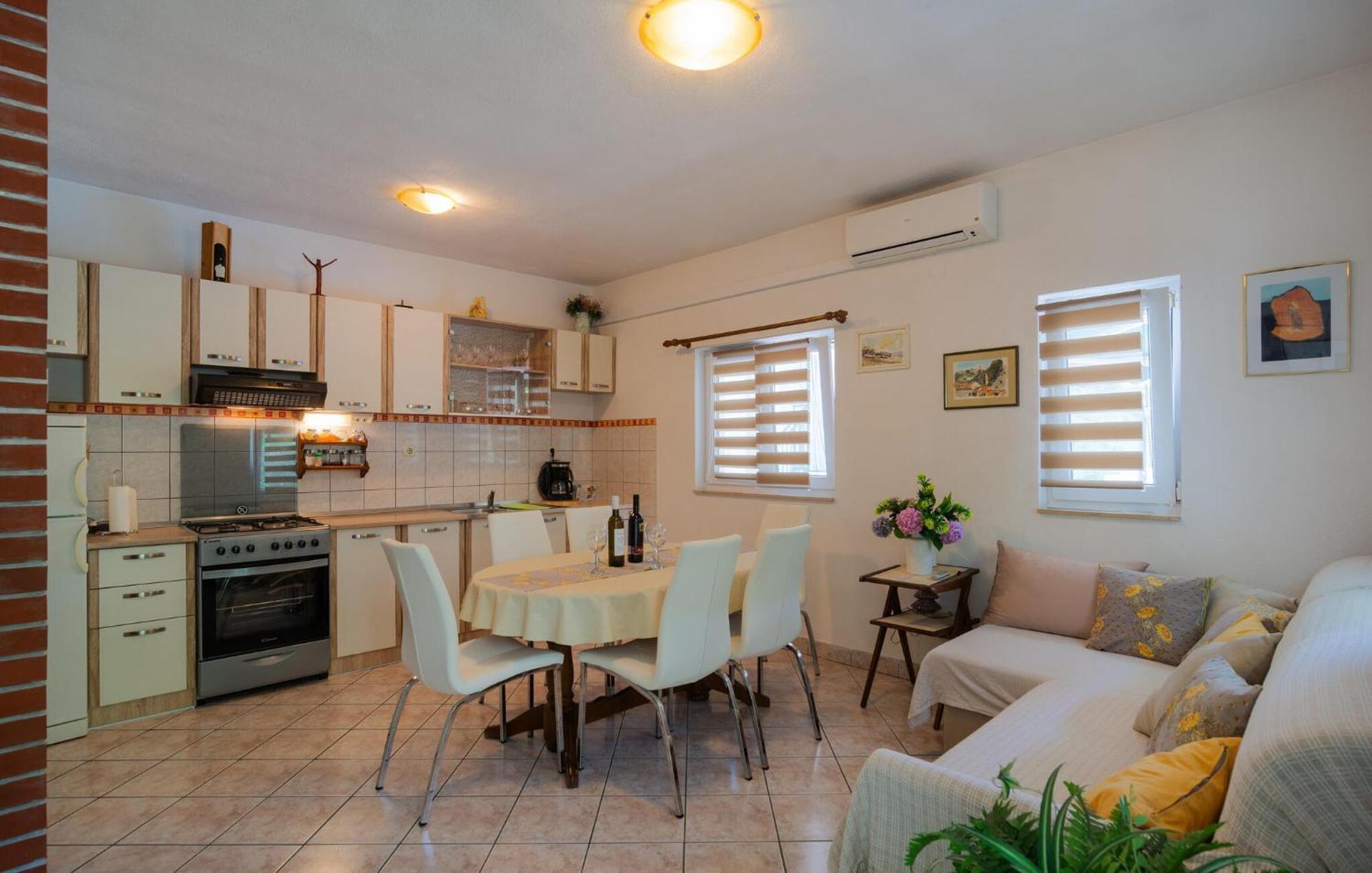 Cozy Home In Podaspilje With Kitchen Svinisce Zewnętrze zdjęcie