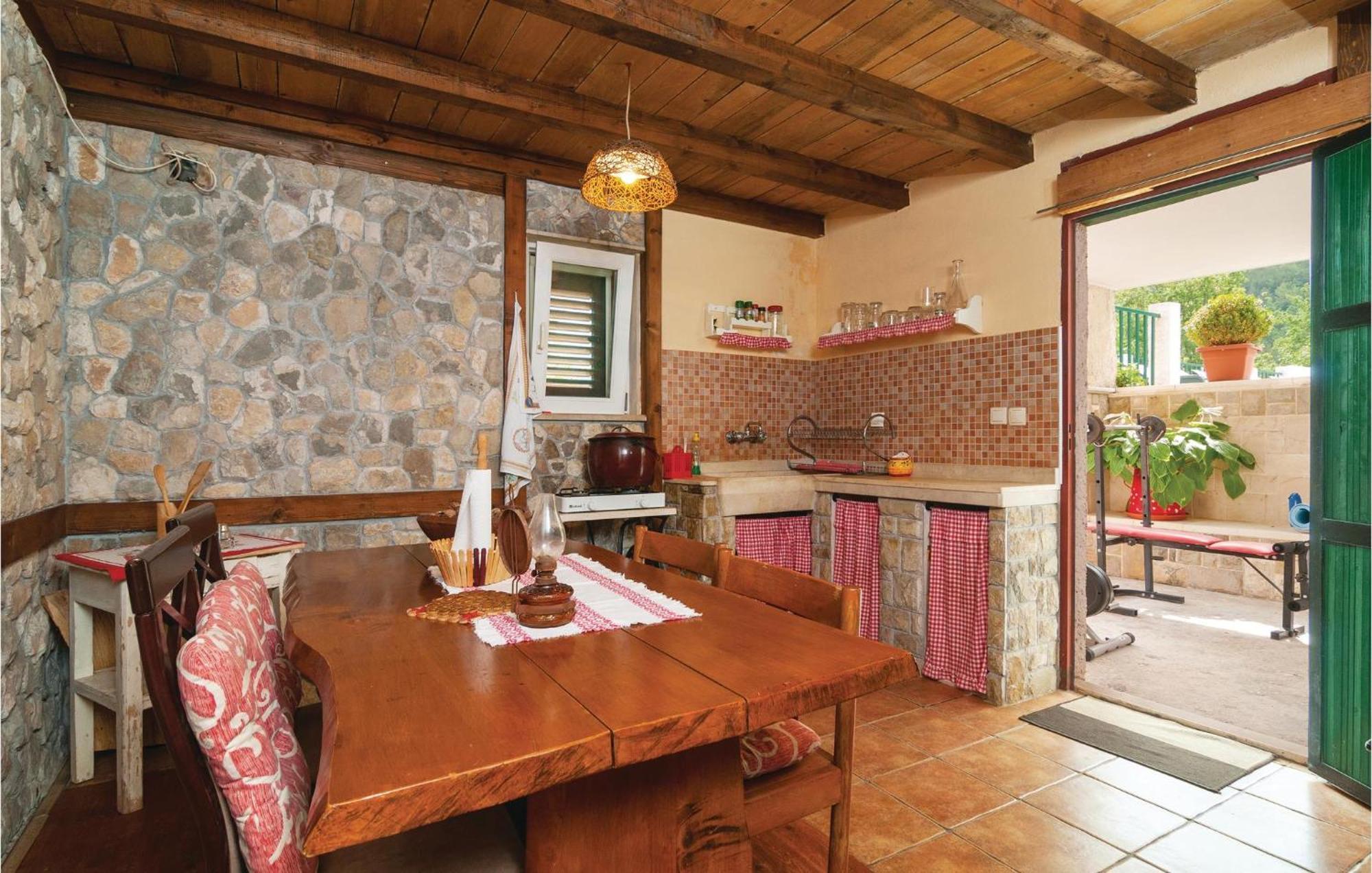 Cozy Home In Podaspilje With Kitchen Svinisce Zewnętrze zdjęcie